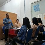 DINSOS TOBA SOSIALISASIKAN APLIKASI AGEN PERLINSOS, ANGGOTA DWP DINAS DUKCAPIL TOBA DIDAMPINGI MENJADI AGEN PERLINSOS